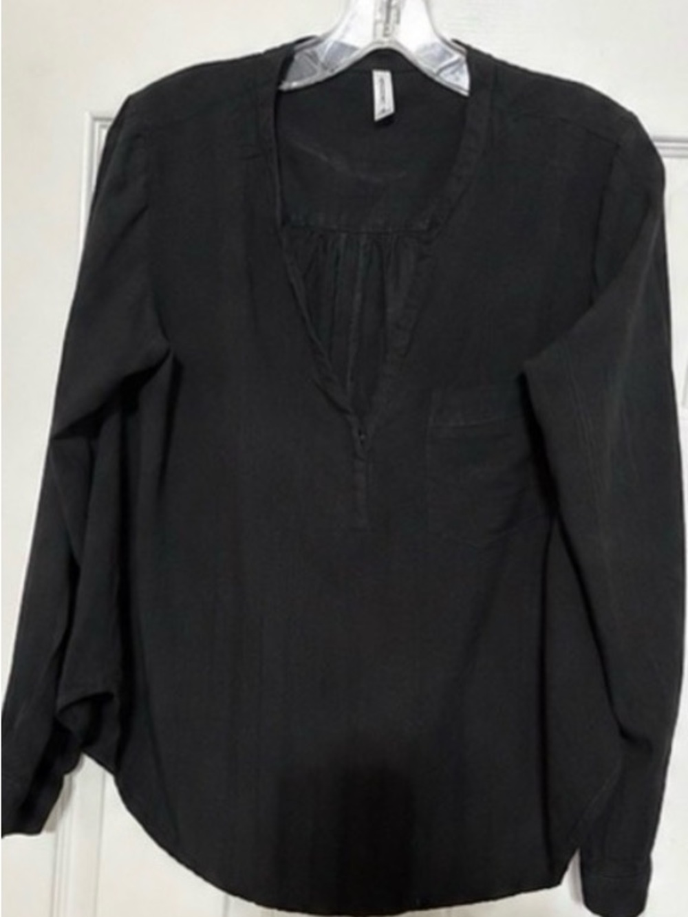 GENTLE FAWN long sleeve black blouse size medium. 100% right on. Versatile.